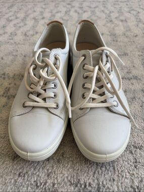 Ecco- White Leather Lace-Up Sneakers